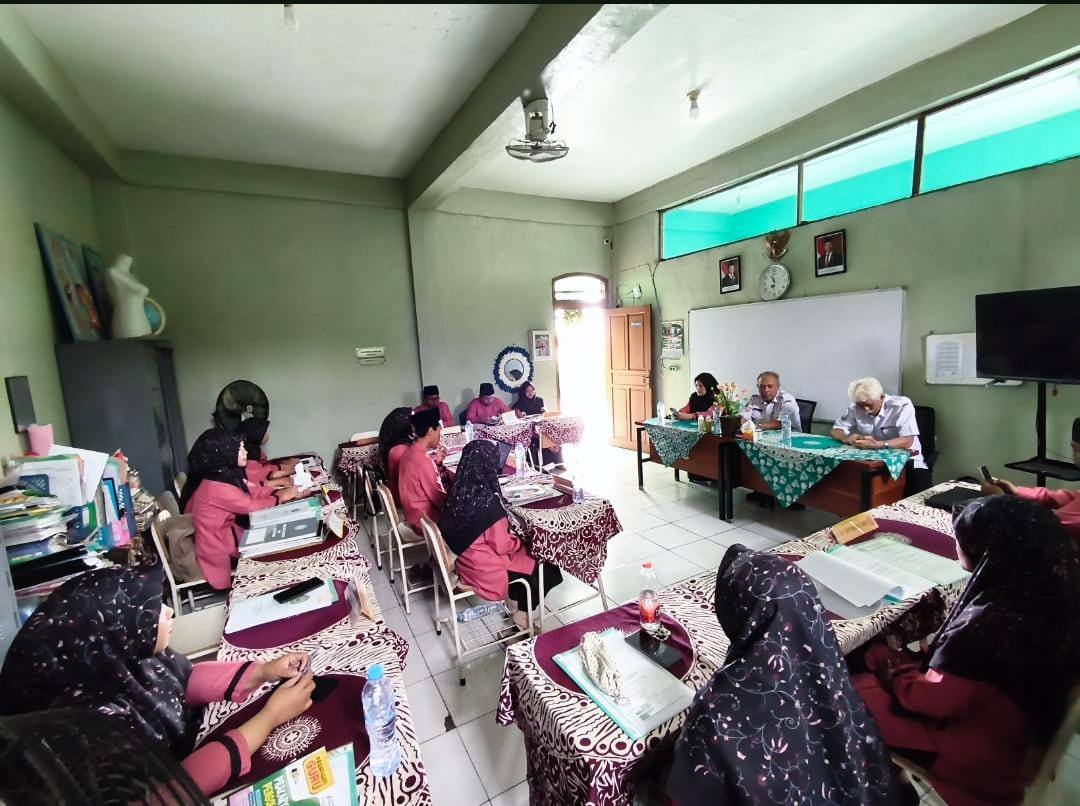 Melangkah Menuju Mutu Unggul: SMA Terpadu YPP Nurul Huda Jalani Evaluasi Kinerja Sekolah