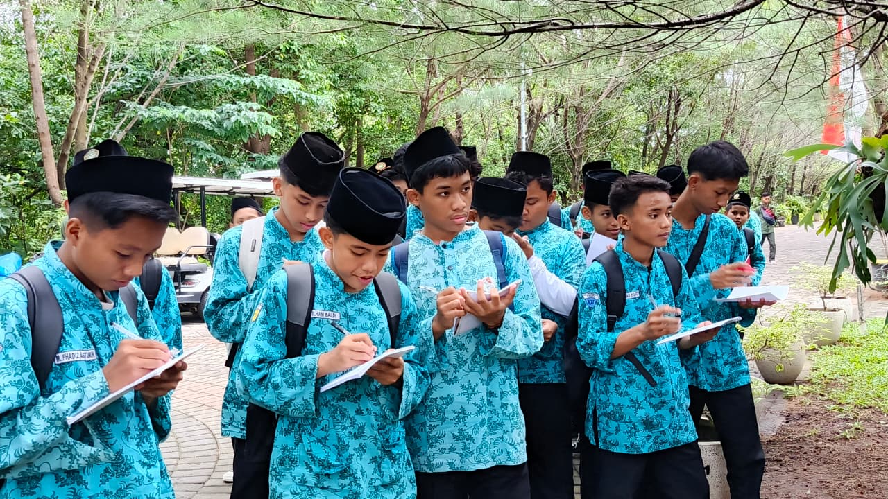 Eksplorasi Mangrove: Satu Langkah Mengamati, Seribu Makna Untuk Bumi
